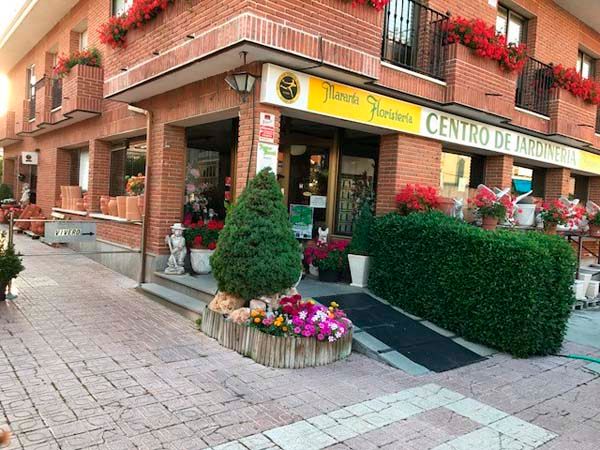 Floristería Maranta Viveros esquina con flores